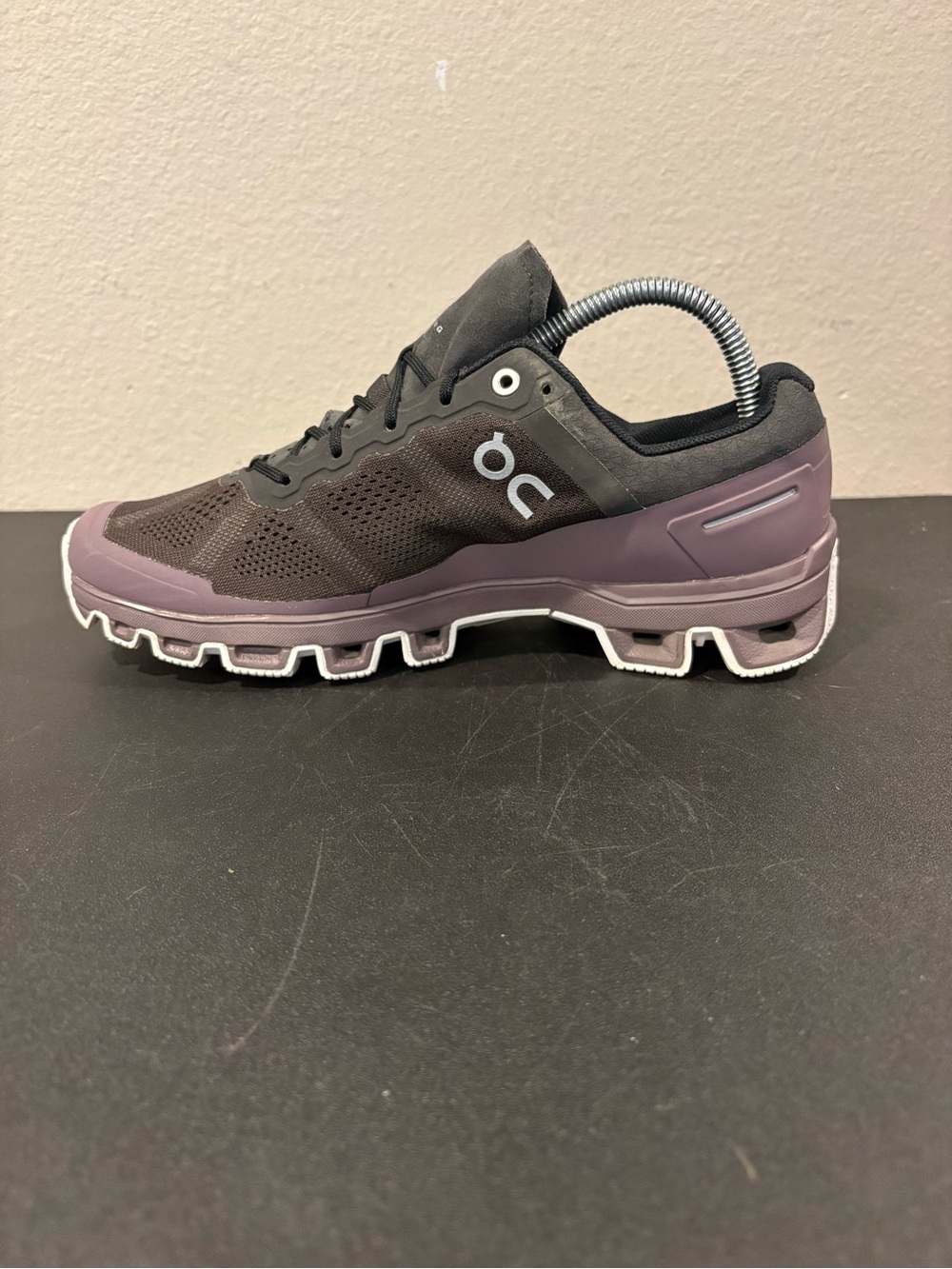 On Cloudventure Shadow/Grape Running Shoes Women Size 8.5 Fast Shipping - Picture 4 of 9